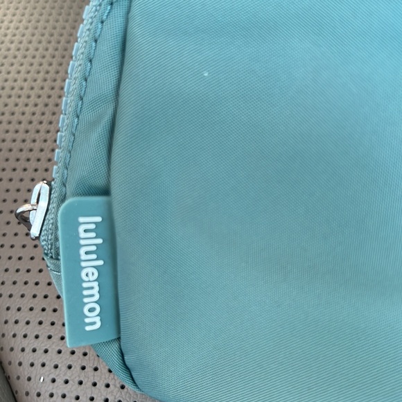 NWT Lululemon Teal belt bag - Picture 11 of 12